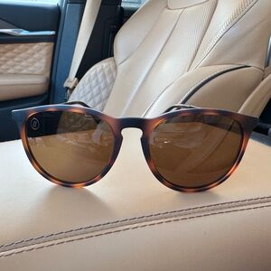 LIKE NEW Blenders North Park Polarized Sunglasses, Broadway Nika (Tortoise)